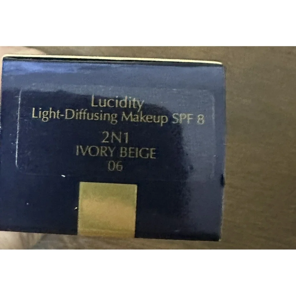Estee Lauder Lucidity Light-Diffusing Makeup 2N1 IVORY BEIGE 06